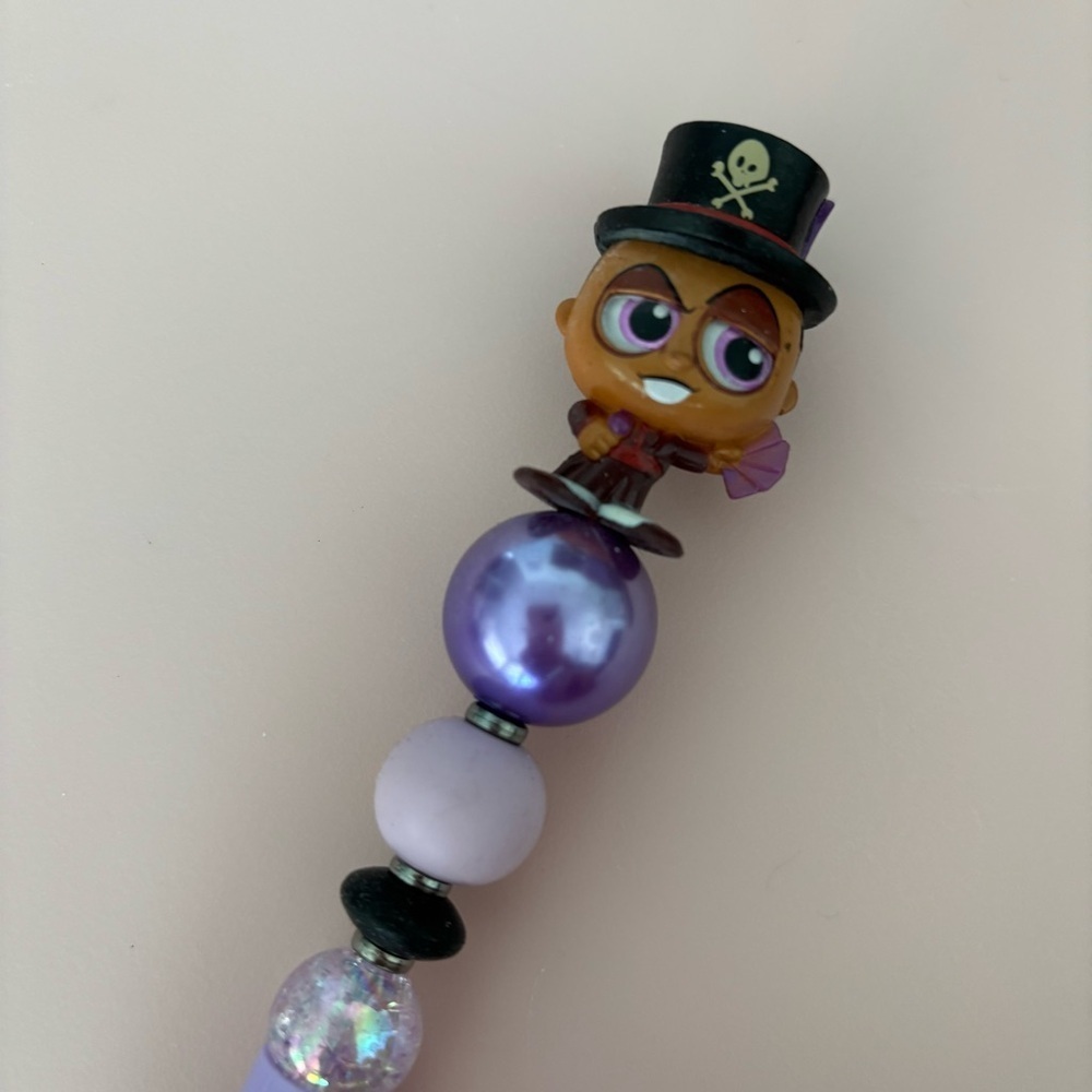 Disney Doorables: The Princess & the Frog: Dr. Faciller Card handmade beaded pen